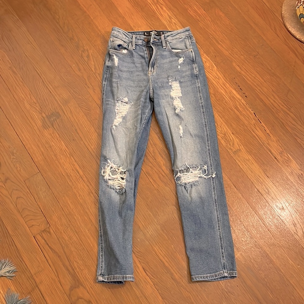 Hollister ultra high rise mom jean size 1short